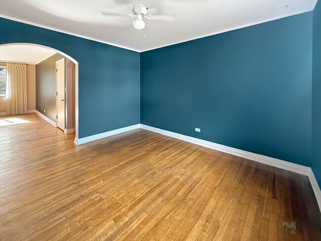 Building Photo - $0 DEPOSIT OPTION. CHARMING VINTAGE 1 BEDR...