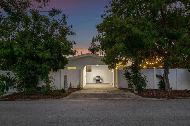 Building Photo - 123 NW 6th Ave