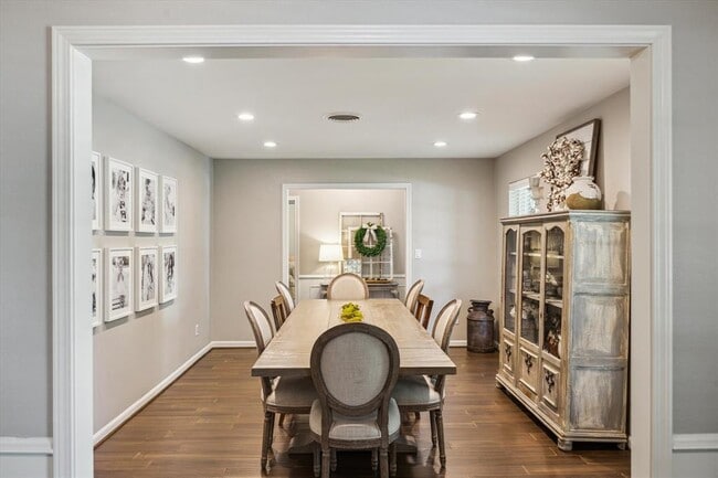 Building Photo - 10714 Piping Rock Ln