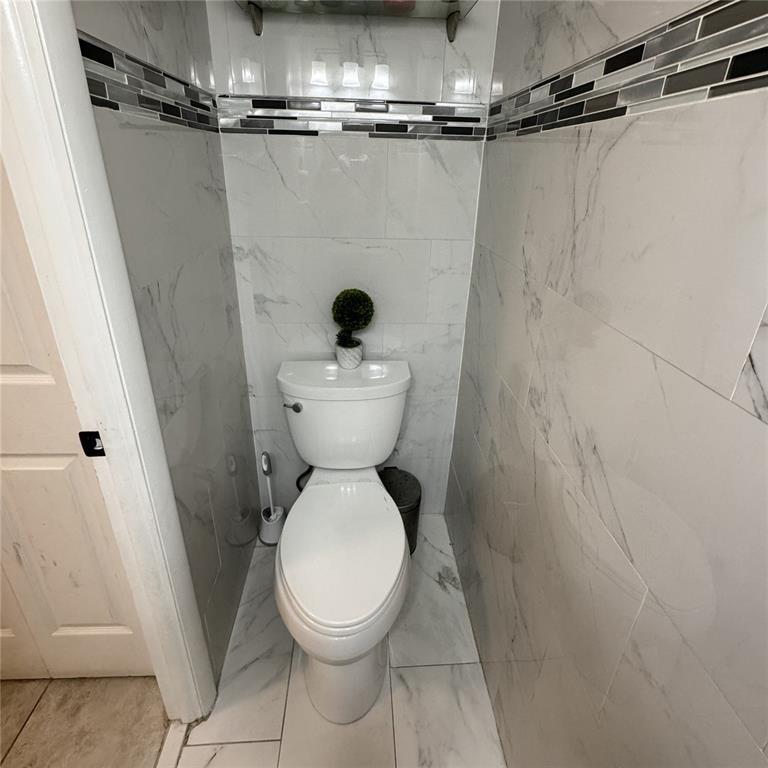 Building Photo - 4028 SW 67th Ter