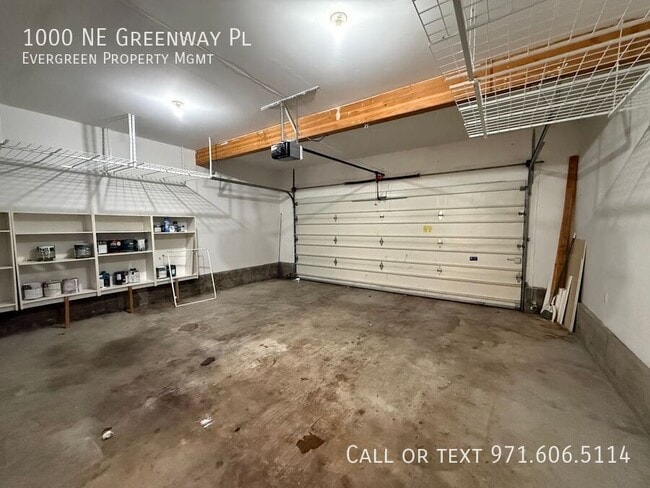 Building Photo - 1000 NE Greenway Pl