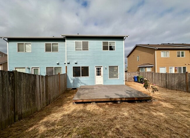 Building Photo - 944 NW Quarterdeck Loop