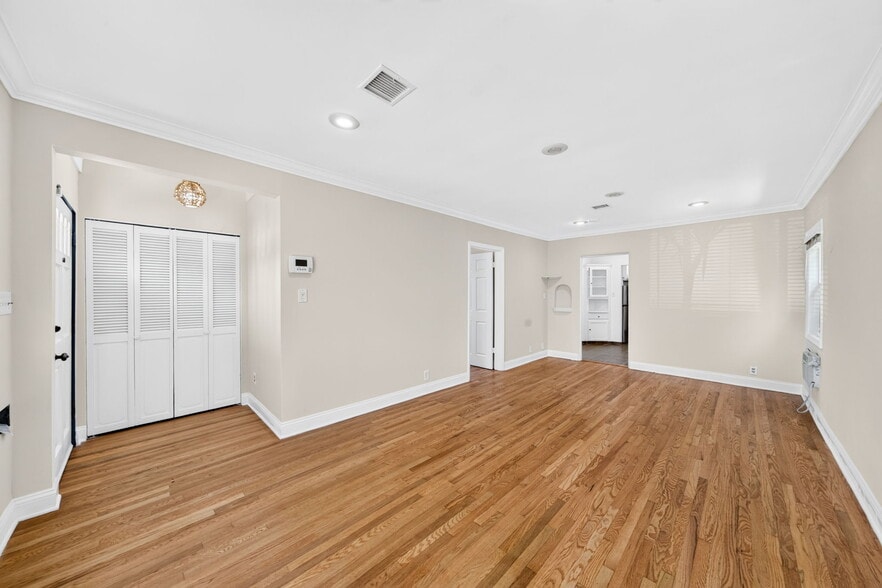 Building Photo - 10817 Charnock Rd