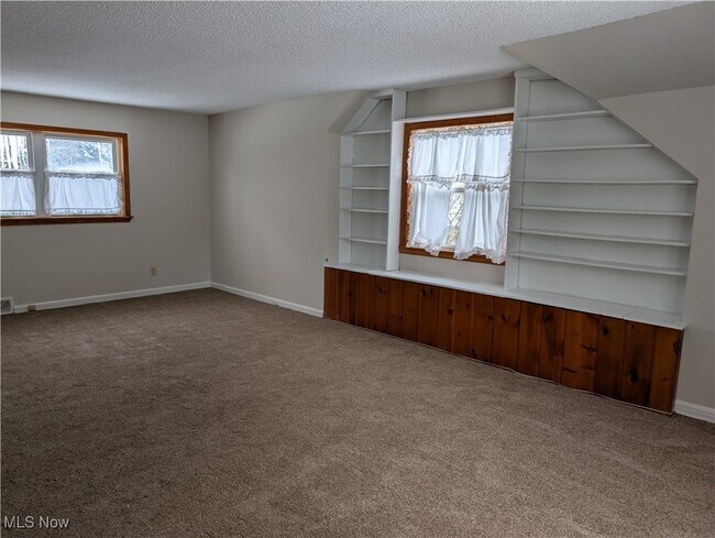 Building Photo - 703 Avondale St