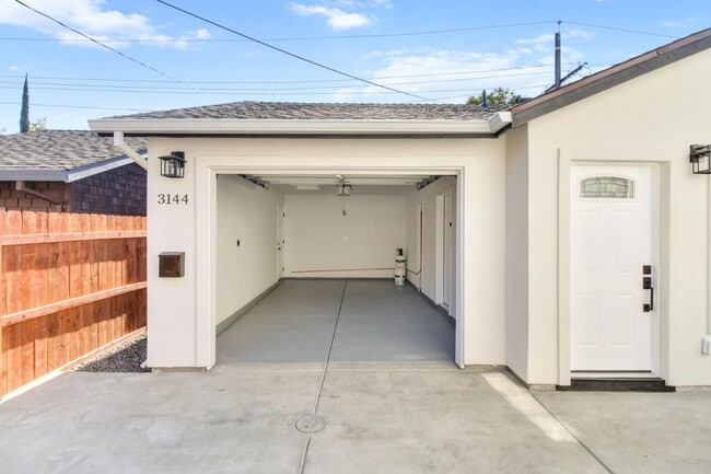 Building Photo - Home for Rent in  Midtown, Sacramento!  2 Bed/ 2 Bath