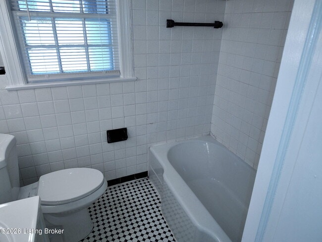 Building Photo - 3253 Lexington Rd