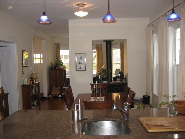 Building Photo - 39 Magnolia Ave