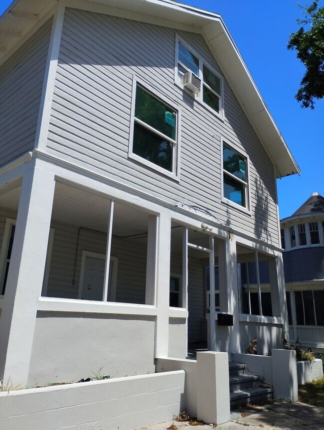 Building Photo - 208 Fairview Ave