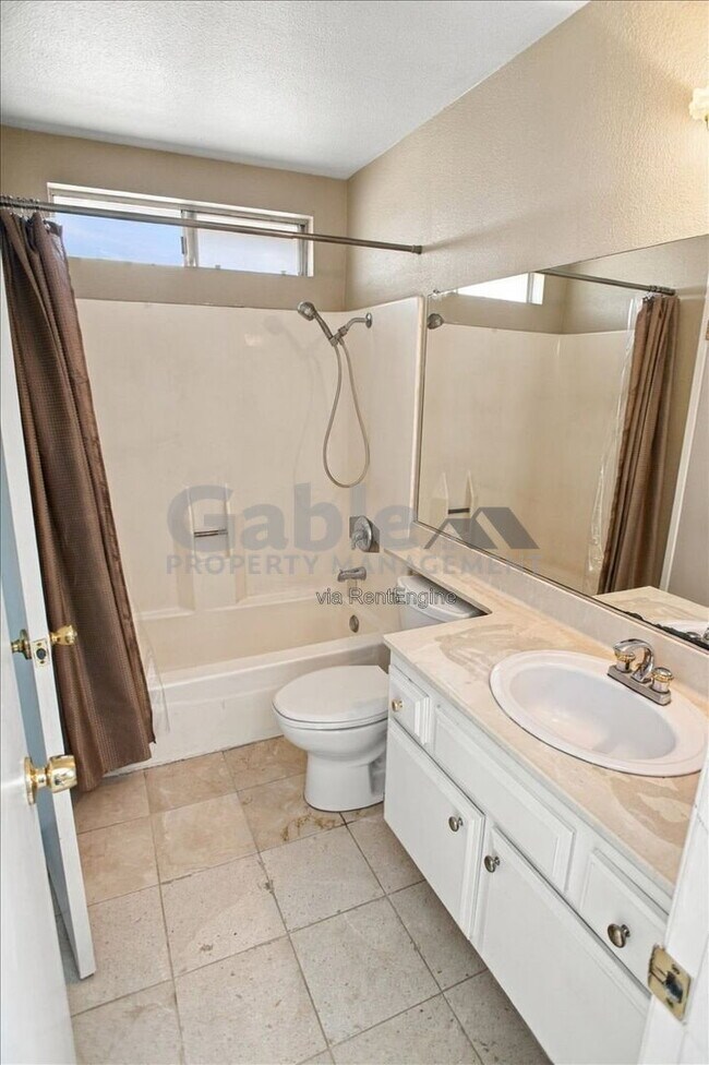 Building Photo - 21748 Grovepark Dr