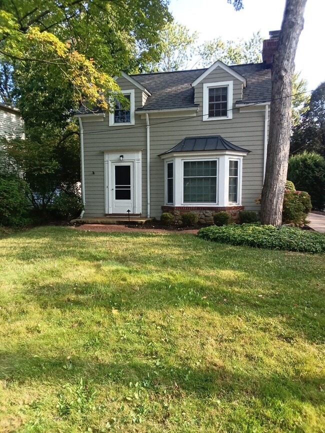 Primary Photo - Charming Cape Cod Retreat in the Heart of ...