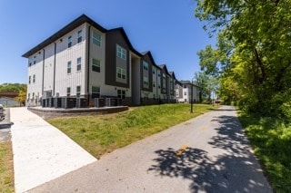 Building Photo - South Creekside Apartments