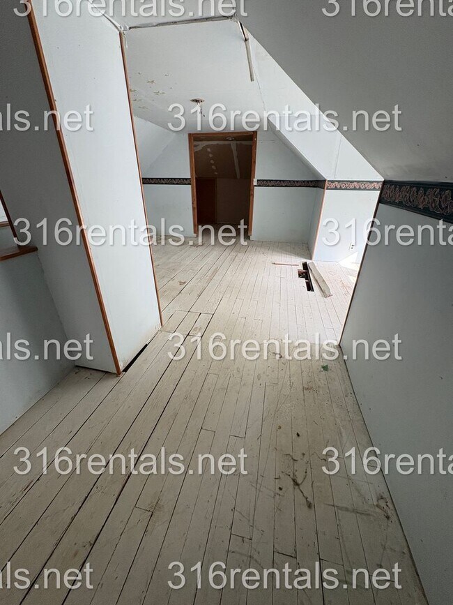 Building Photo - $799 - 2bed 1 bath - Single Family Home