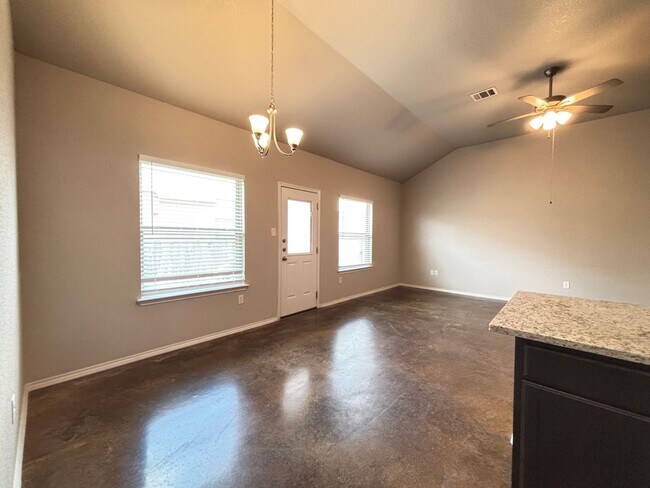 Building Photo - Luxury Duplex in Seguin with 3-bed, 2-bath...