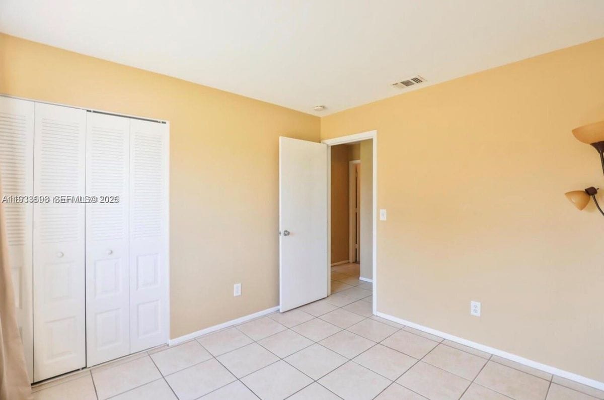 Building Photo - 250 SW Homeland Rd