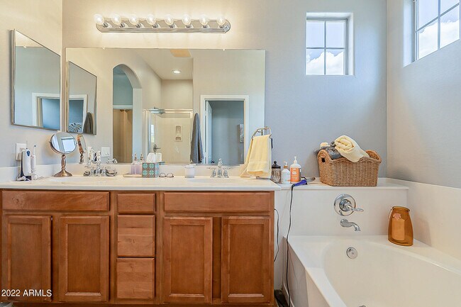 Building Photo - 21124 W Prospector Way
