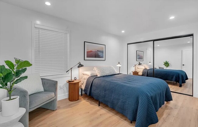 Building Photo - 10427 Beach St