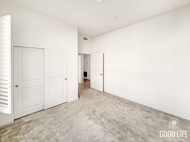 Building Photo - 3B/2BA Home with Private Elevator & Mountain Views!