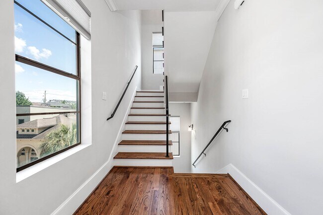 Building Photo - 5733 Winsome Ln