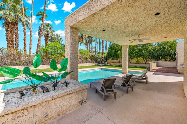 Building Photo - 45458 Rancho Palmeras Dr