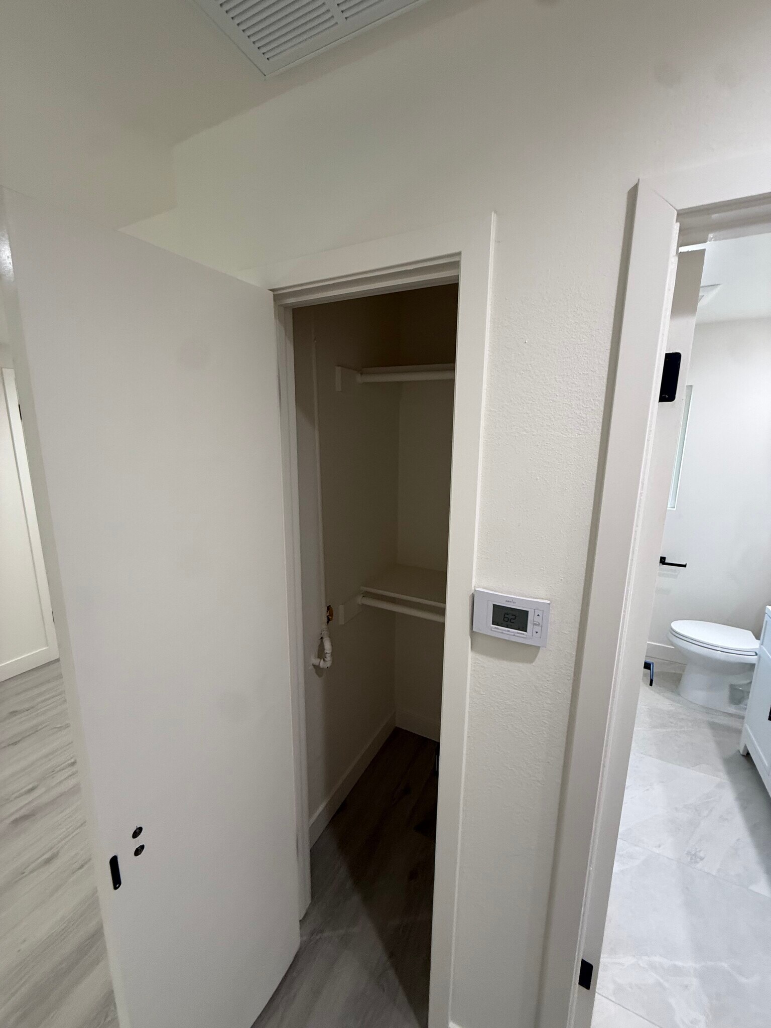 Building Photo - 6650 Sale Ave