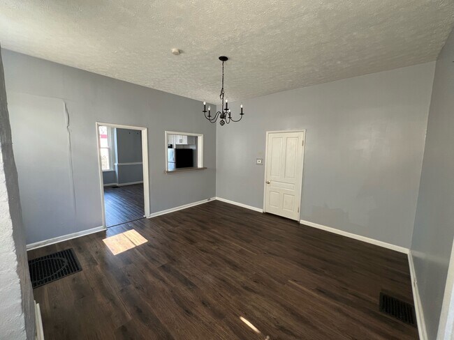 Building Photo - 1535 St Clair St