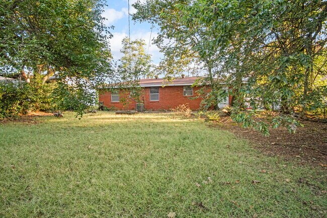 Building Photo - 1041 Hickory Ln