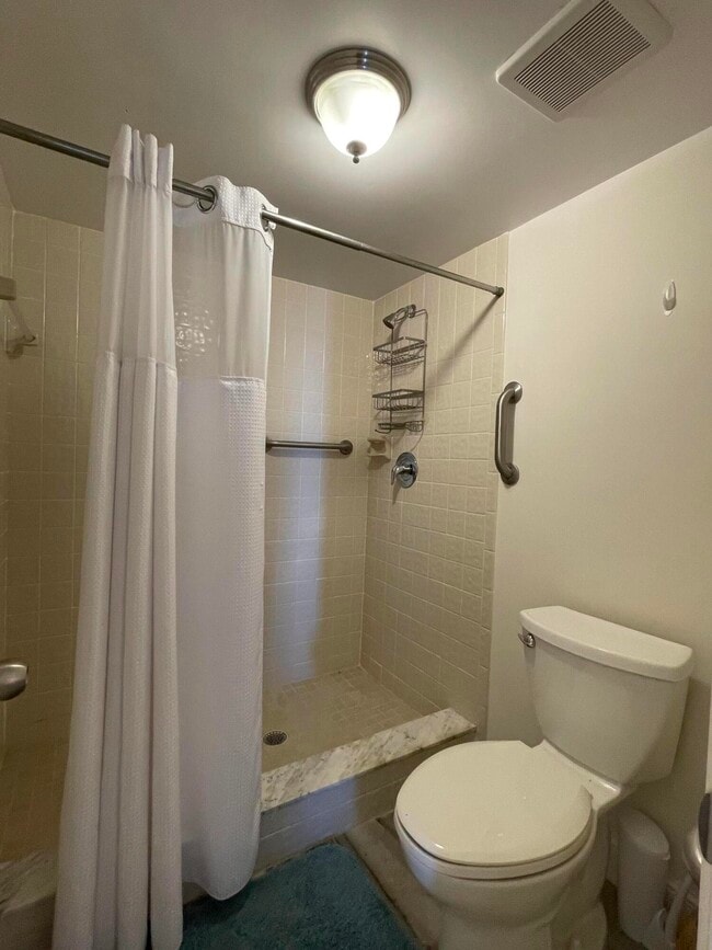 Building Photo - 355 S Ocean Dr