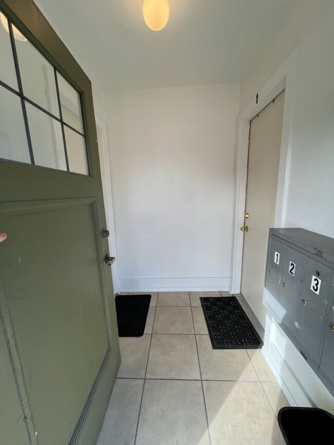 Building Photo - 522 Orondo Ave