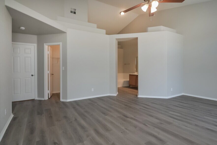 Building Photo - 698 Senator Ct
