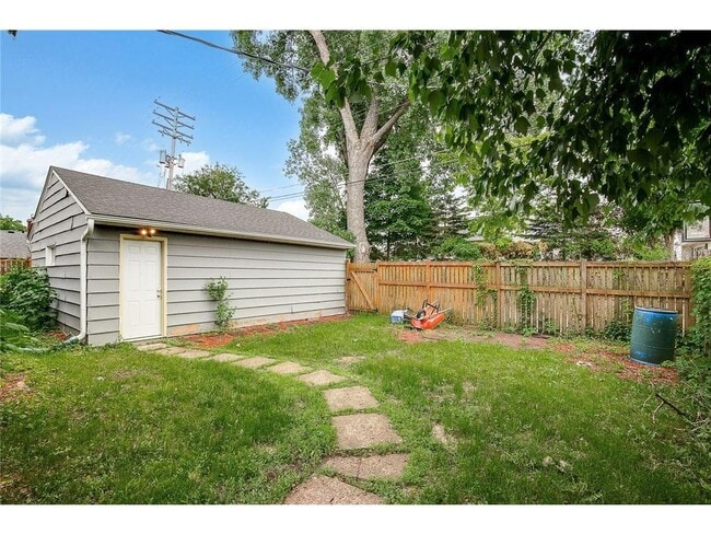 Building Photo - 1588 W Highland Pkwy