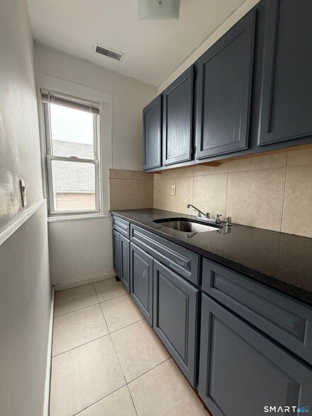 Building Photo - 168 Lloyd St