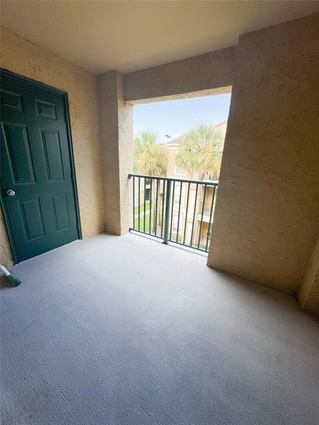 Building Photo - 977 Riverside Dr