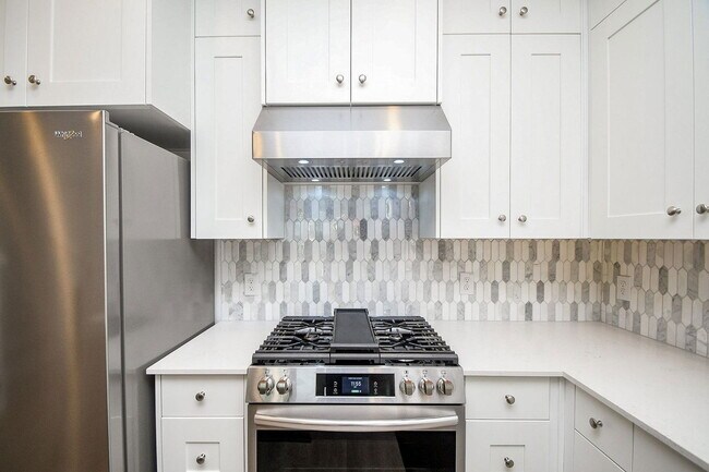 Building Photo - 28722 Mount Bonnell Dr