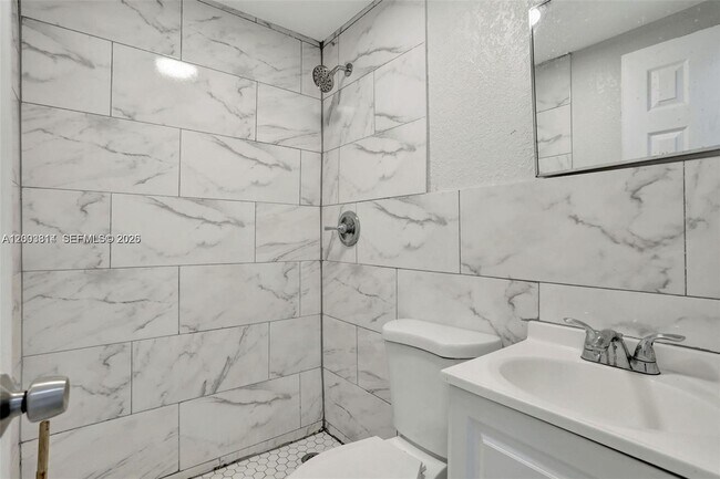 Building Photo - 2701 NW 18th Terrace