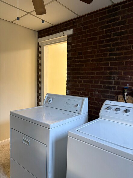 Building Photo - 507 E Cold Spring Ln