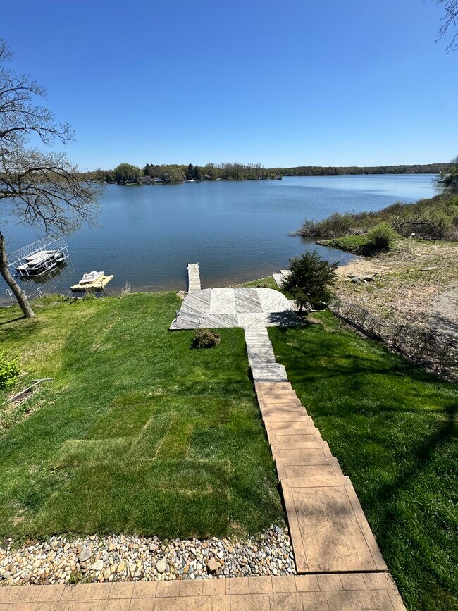 Building Photo - 11589 Ember Rd