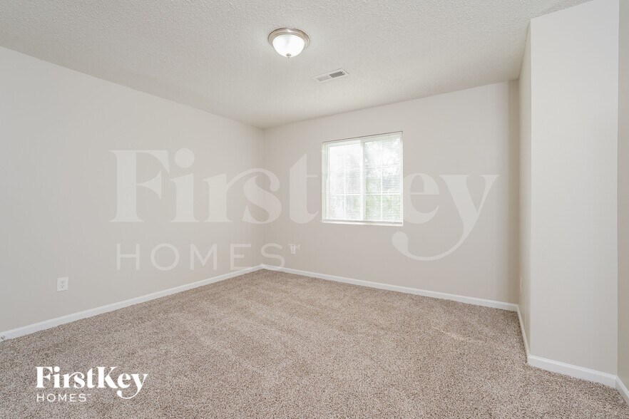 Building Photo - 3737 Eskdale Dr