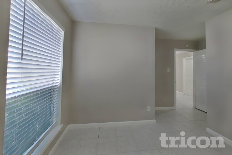 Building Photo - 3446 Edgecreek Dr