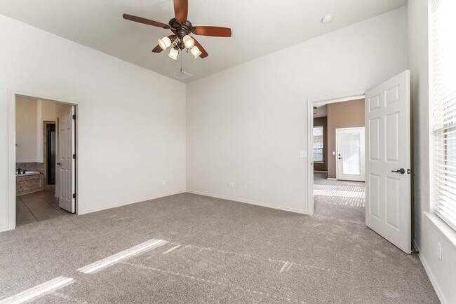 Building Photo - Spacious home in Moore schools- PEACEFUL L...