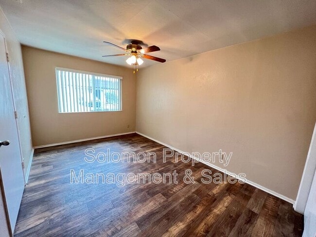 Building Photo - 1008 Santa Fe Dr