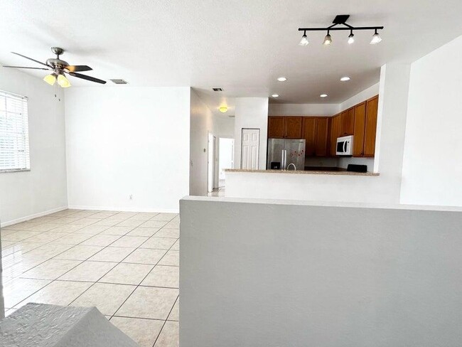 Building Photo - 3137 Grandiflora Dr