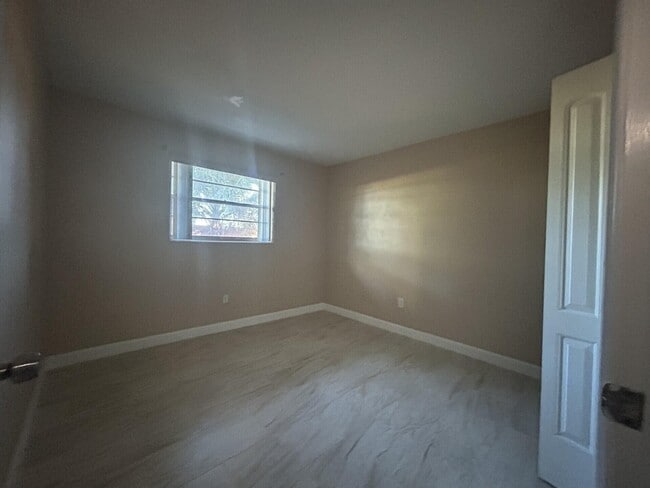 Building Photo - 1505 Crescent Cir