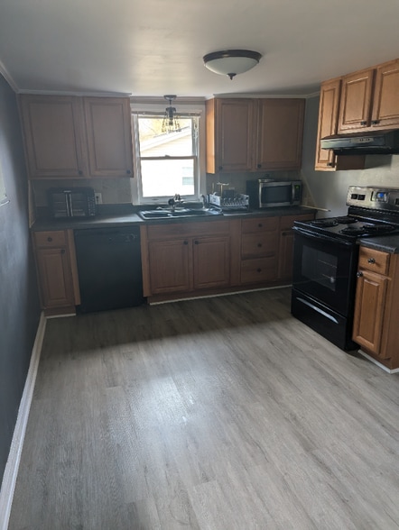 Building Photo - 814 Walker St