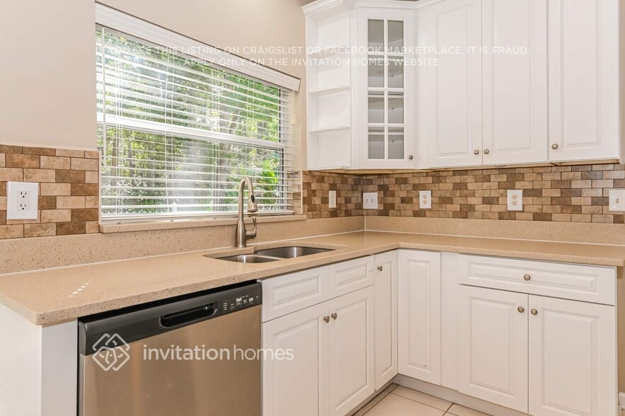 Building Photo - 8519 Glenbury Ct N