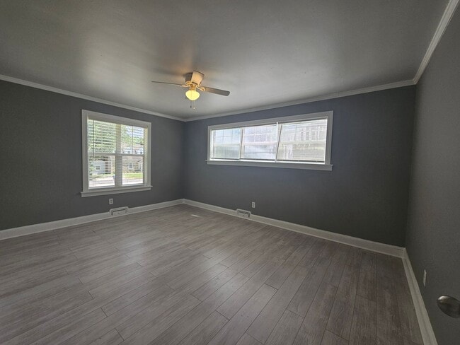 Building Photo - NEW LISTING!!!!!