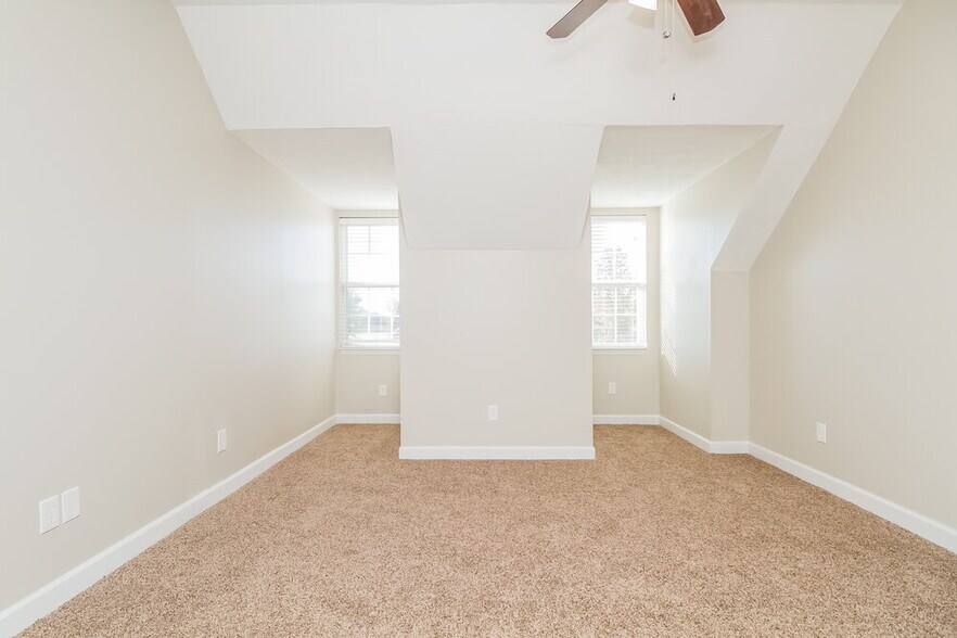 Building Photo - 2834 Wellington Pl