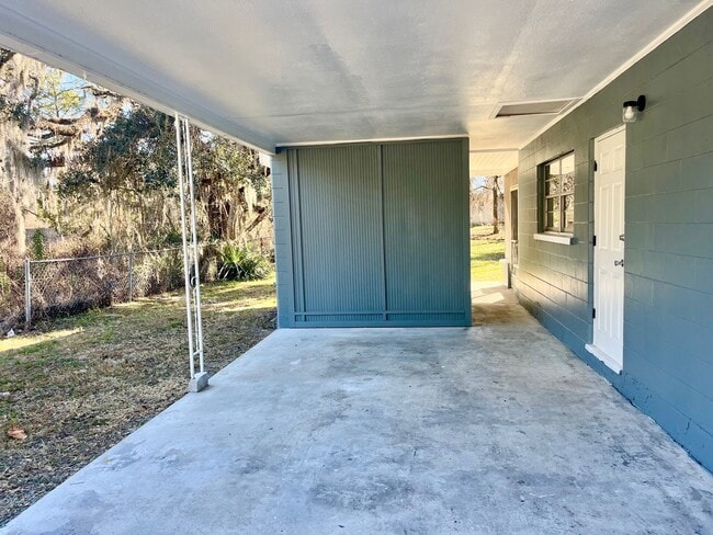 Building Photo - HUGE Ridge Manor/Dade City 3BR/2BA Home with Wide Open Floor Plan!!!
