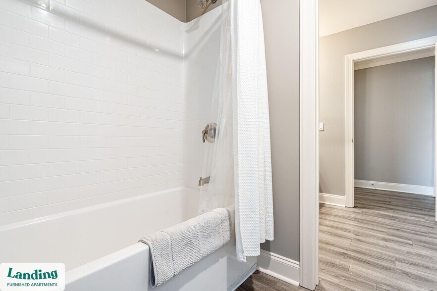 Building Photo - 305 Laredo Dr