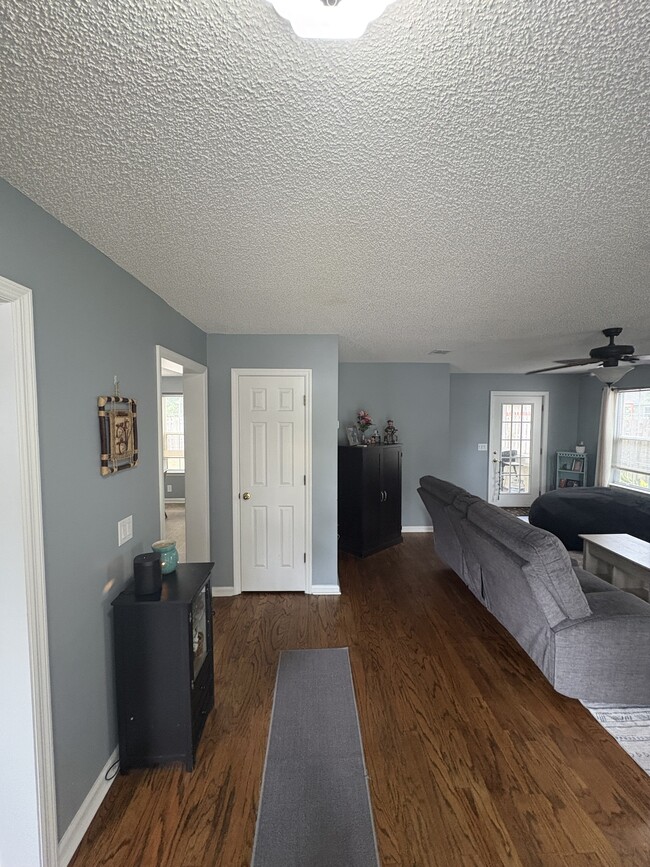 Building Photo - 106 Porter Way