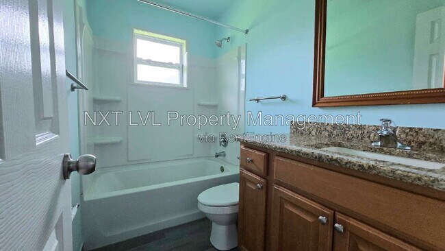 Building Photo - 2095 Eloise Cir